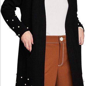 Beautiful knit cardigan with pearls